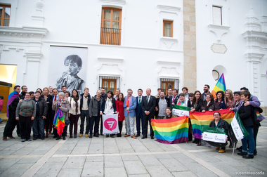 Aprobada por unanimidad la ley que garantiza la reproducción asistida de lesbianas y el cambio de sexo