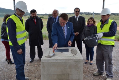 Del Moral pone la primera piedra de la terminal ferroviaria Expacio Mérida, con capacidad para 234.000 contenedores / año