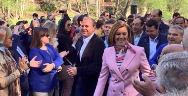 Cospedal defiende el derecho de Extremadura al tren AVE y pone a Monago como ejemplo de político honrado, convencido y valiente