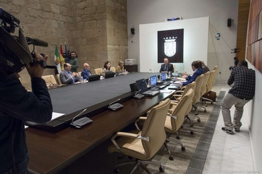 Hasta 6.000 euros concederá el Gobierno de Extremadura a las empresas por cada contratación indefinida