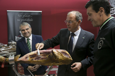 Monago espera que Gastroibérica sitúe a Badajoz como destino gastronómico con el cerdo ibérico como guía