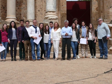 La directora de Personal Docente entrega los premios Odisea en el Festival de Teatro Grecolatino Juvenil