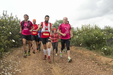 Monago se suma a la iniciativa solidaria 'Kilos por Kilómetros' y corre junto al oliventino Gonzalo de la Granja