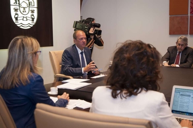 El Consejo de Gobierno aprueba ayudas para las familias a través de libros de texto y de las escuelas municipales infantiles