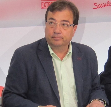 Monago debería hacer consultas sobre los problemas reales de la gente, opina Vara