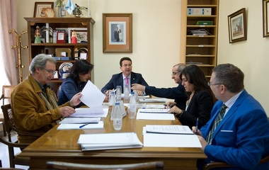 La Mesa del Parlamento de Extremadura celebra en Hervás su última reunión antes de las elecciones del día 24 de mayo