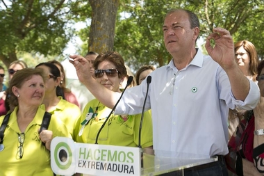 Monago se compromete a aprobar un estatuto de las mujeres rurales para reconocer su gran labor