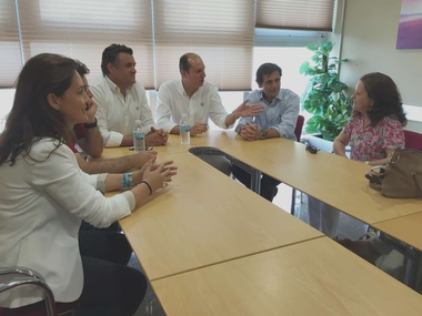Carrón recibea la nueva oncóloga del hospital de Coria y destaca la vuelta a la normalidad del servicio