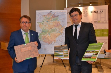 Fomento publica un catálogo de cartografía antigua, un mapa de Extremadura en relieve ydos libros sobrepaisajes del Tajo Internacional y de Alqueva