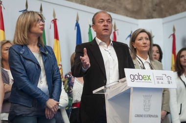 Casi 14.000 mujeres mayores de 75 años han solicitado ya la paga de 300 euros y comenzarán a cobrarla la semana próxima, afirma Monago