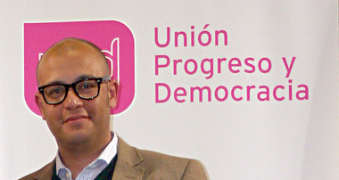 Sigüenza, de UPyD, ataca a Ciudadanos diciéndolea su líder Albert Rivera que su candidata gobernó en Plasencia con una imputada, condenada y presa