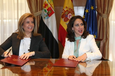 El GobEx y y el Ministerio de Empleo firman un convenio por el que Extremadura liderará la formación en contratación pública responsable