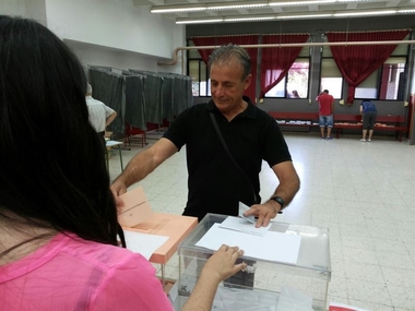 Escobar anima a votar para elevar la legitimidad del Parlamento extremeño, donde espera aumentar lapresencia de IU