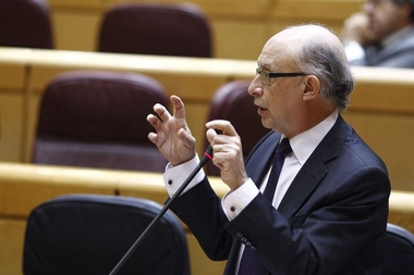 Montoro insta a los nuevos gobiernos autonómicos a cumplir el déficit y les dice que no reciben una mala herencia