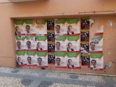 Una asociación insta a los partidos políticos a retirar los carteles de las elecciones del casco antiguo de Badajoz