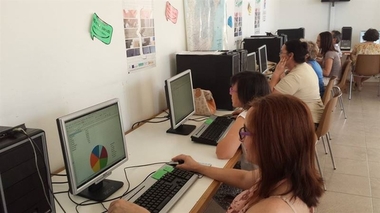 El Plan de Alfabetización Tecnológica promueve un mayor aprovechamiento de las TIC entre las mujeres extremeñas