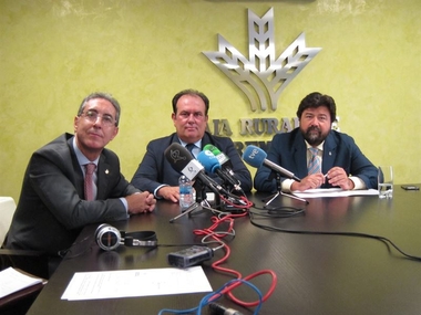 Caja Rural de Extremadura y la Creex firman un convenio para facilitar el crédito a los empresarios de la región