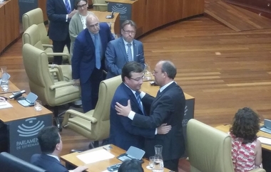 Monago cesa oficialmente como presidente del Gobex y Vara toma el relevo en la Junta