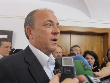 Monago asegura que Vara pinta la situación 