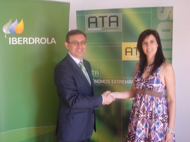 Más de 8.000 autónomos extremeños se beneficia de servicios energéticos personalizados gracias a un convenio