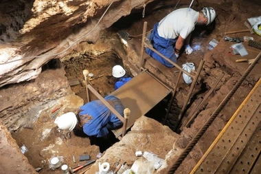 Las Cuevas de Fuentes de León se someten a una nueva campaña de investigación arqueológica