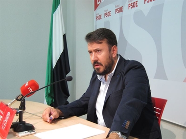 El PSOE de Badajoz insta a IU a abandonar su 