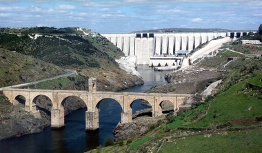 Iberdrola instalará un sistema de tecnología LED en la iluminación del puente romano de Alcántara