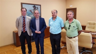 El presidente de Fedexcaza traslada a Santos Jorna la importancia de la actividad cinegética para Extremadura