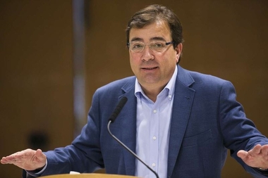 Vara se reúne este martes con la alcaldesa de Cáceres