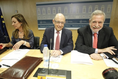 El Gobierno subirá un 1% el sueldo de los funcionarios en 2016, año en el que recuperarán toda la paga extra