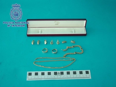 Dos personas detenidas e imputada una tercera por un presunto hurto de joyas en un domicilio de Cáceres