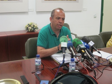El portavoz del PP en Extremadura en materia sanitaria, José María Saponi, ha lamentado la 'política de tierra quemada' que a su juicio ha puesto en m