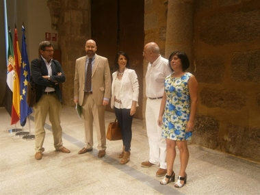 La Junta de Extremadura y los agentes sociales, disconformes con la FP Continua del ejecutivo anterior