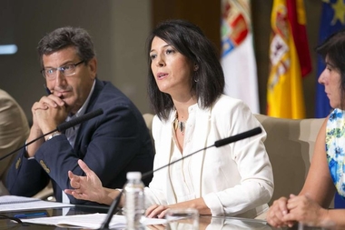 Desacuerdo de la consejera de Educación y Empleo y agentes sociales con lo 'heredado' en formación para el empleo