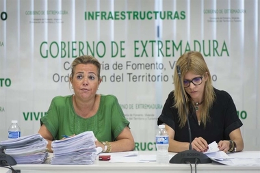 La Junta de Extremadura abrirá la Comisión Regional de Vivienda a los partidos políticos para 'ganar en transparencia'