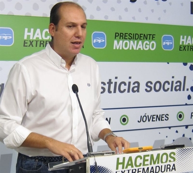 El PP dice que si la economía fuera 'tan dramática' como dice Vara no se permitiría 'lujos' como aumentar los profesores