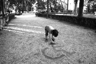 La fotografía 'Incluso un niño lo entiende', de Emilio Tinoco, gana el Concurso 'Objetivo sin Barreras'