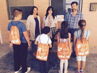 World Vision entregará 350 'kits' de material escolar a familias para ayudar con la 'vuelta al cole'