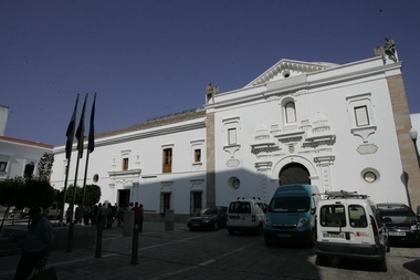 El pleno de la Asamblea de Extremadura abordará el inicio del curso escolar, los refugiados y las elecciones catalanas