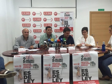 UGT y CCOO en Extremadura se unen a la recogida nacional de firmas para pedir una ayuda estatal a personas sin recursos
