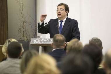 Fernández Vara muestra su disposición a reformar la Ley que regula el Consejo Económico y Social 