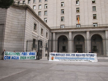 Plataformas en defensa del Tajo rechazan el trasvase y piden un plan que no convierta ríos en 'cloacas'
