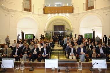 Vara subraya que en el mundo actual salir fuera a desarrollar proyectos no es un 'castigo' para las empresas extremeñas
