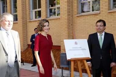 Doña Letizia pasea su elegancia por Cáceres 