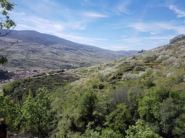 El Valle del Jerte protagoniza la primera entrega de un nuevo programa de La 2 sobre senderismo que presenta Edu Soto