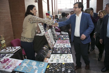 Fernández Vara asegura que el mundo rural existe porque existieron mujeres que allí se quedaron