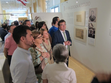 Vara inaugura en Cáceres una exposición sobre el arquitecto e investigador extremeño Vicente Paredes