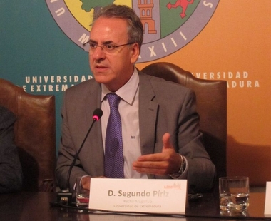 El rector de la UEx reivindica que a las universidades privadas se les exija 