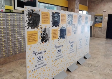 La oficina principal de Correos en Cáceres repasa en una exposición los 300 años de historia del organismo
