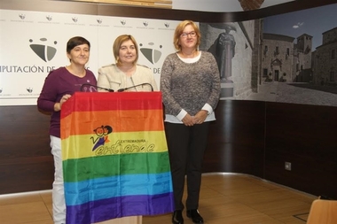 La Diputación de Cáceres y 'Extremadura Entiende' impulsan la visibilidad de las mujeres lesbianas en el mundo rural